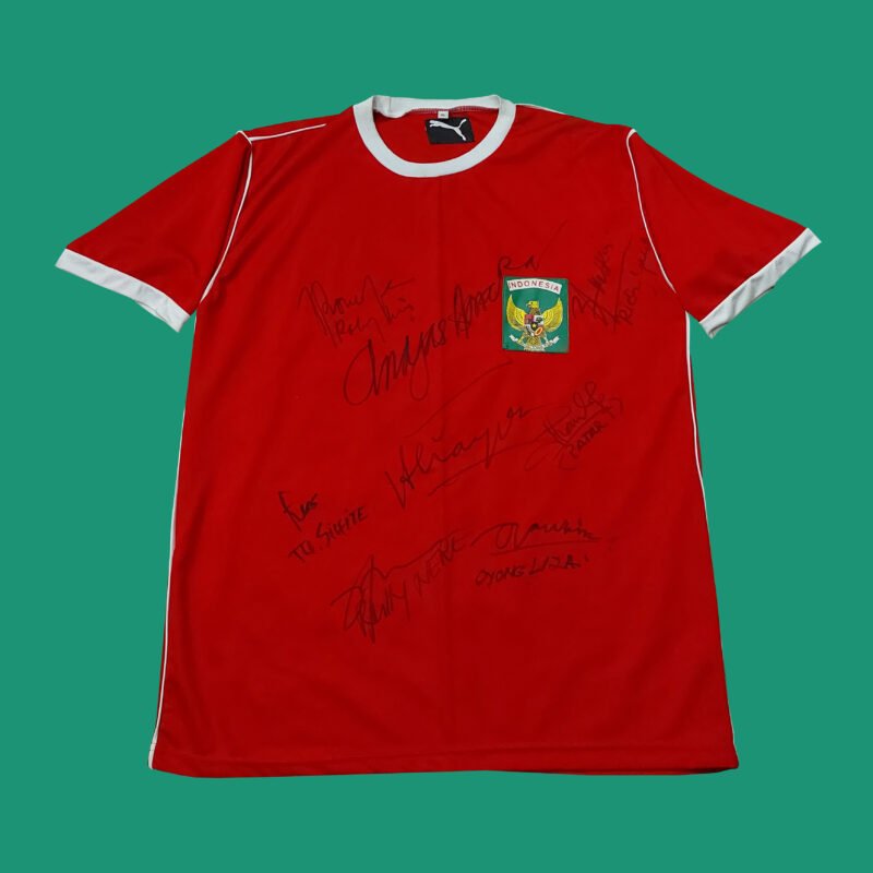 1981 INDONESIA HOME SHIRT SIGNED BY INDONESIA FOOTBALL LEGEND (NOT ORIGINAL)