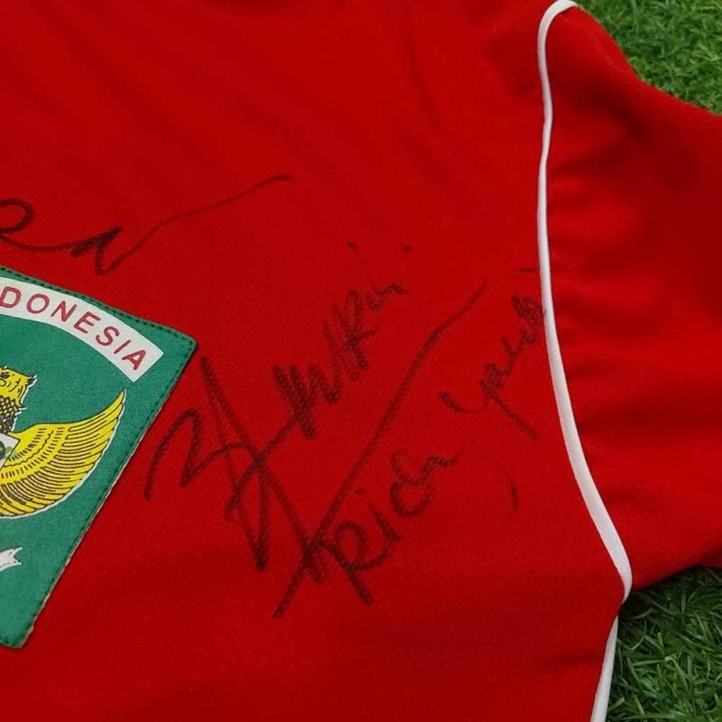 1981 INDONESIA HOME SHIRT SIGNED BY INDONESIA FOOTBALL LEGEND (NOT ORIGINAL) - Image 7