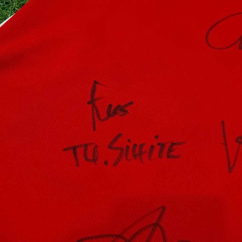 1981 INDONESIA HOME SHIRT SIGNED BY INDONESIA FOOTBALL LEGEND (NOT ORIGINAL) - Image 3