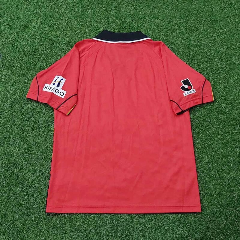 2001 - 02 NAGOYA GRAMPUS EIGHT HOME SHIRT - Image 2