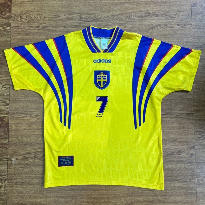 1996 - 1997 SWEDEN HOME SHIRT #7 (LARSSON) - Image 4