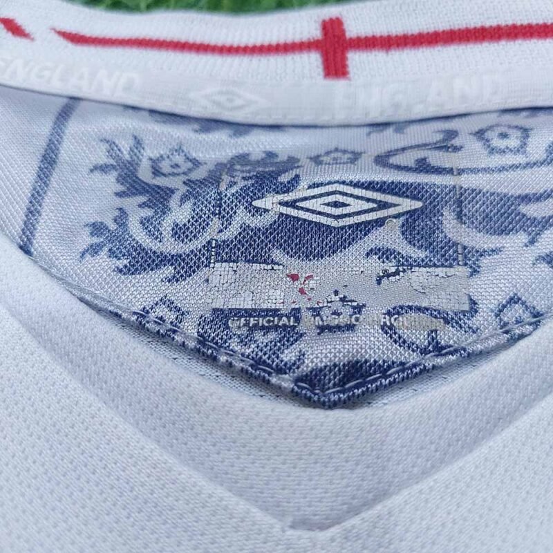 2006 ENGLAND HOME BOYS SHIRT BECKHAM - Image 9