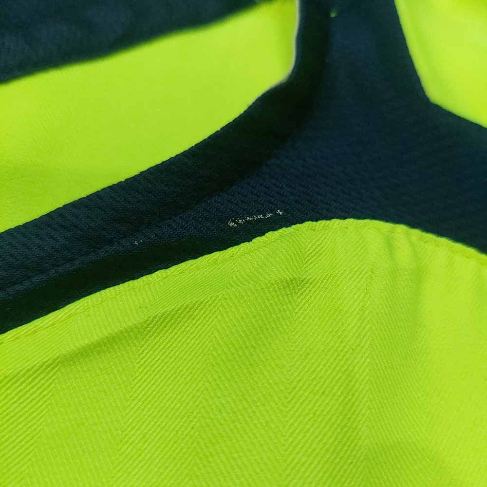 2005 – 06 BARCELONA AWAY SHIRT RONALDINHO - Image 9