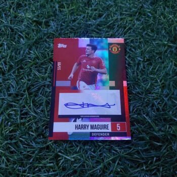 2024 – 25 TOPPS MANCHESTER UNITED TEAM SET AUTOGRAPH - AU-HM HARRY MAGUIRE (NUMBERED PARALLEL)